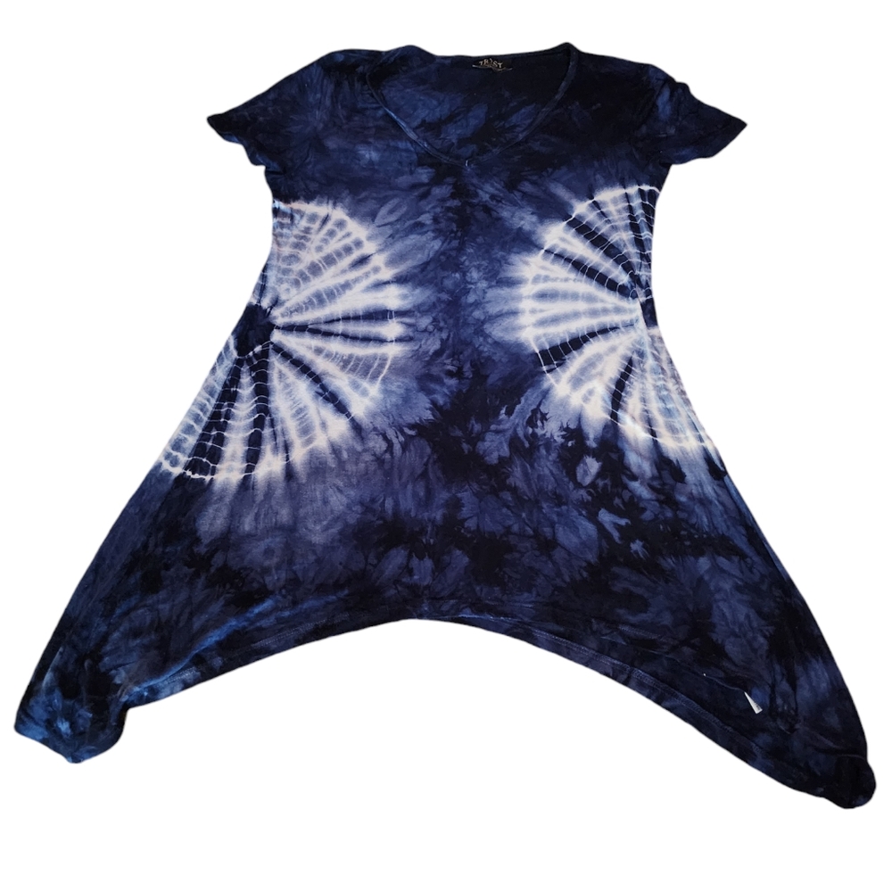 Tryst size small women's tye die t shirt